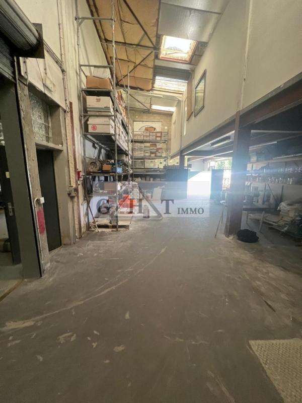 Entrepôt - 650 m²