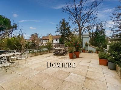 Duplex - 244 m² - 9 pièces