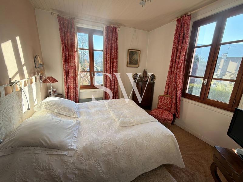 Maison - 200 m² - 9 pièces