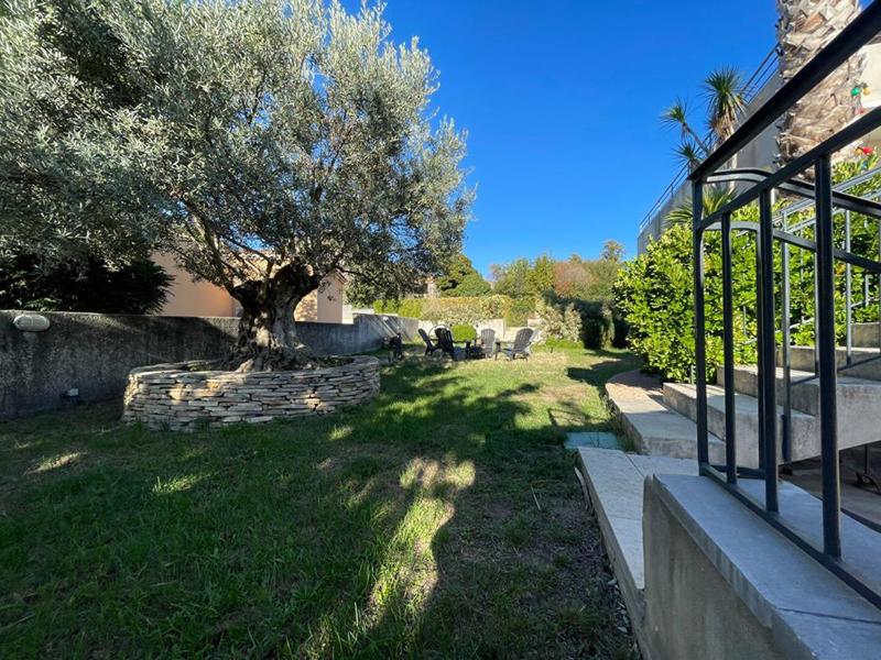 Maison - 288 m² - 10 pièces