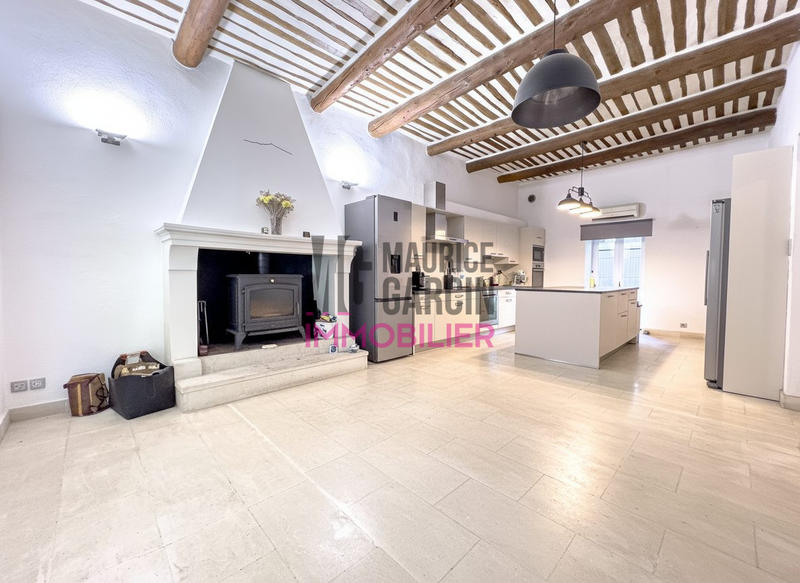 Maison - 280 m² - 8 pièces