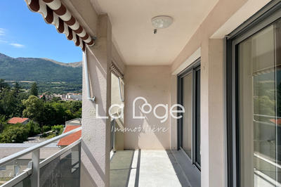 Appartement - 93 m² - 4 pièces