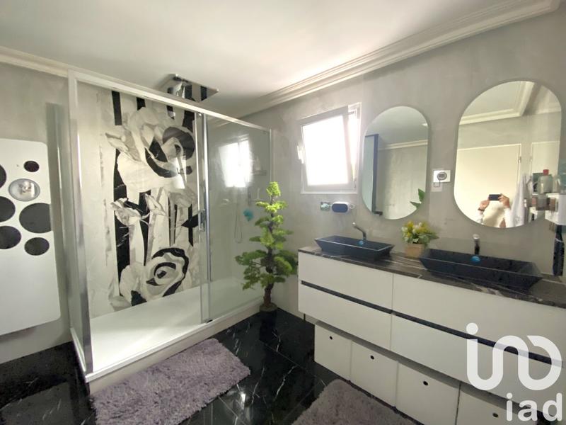 Maison - 325 m² - 10 pièces