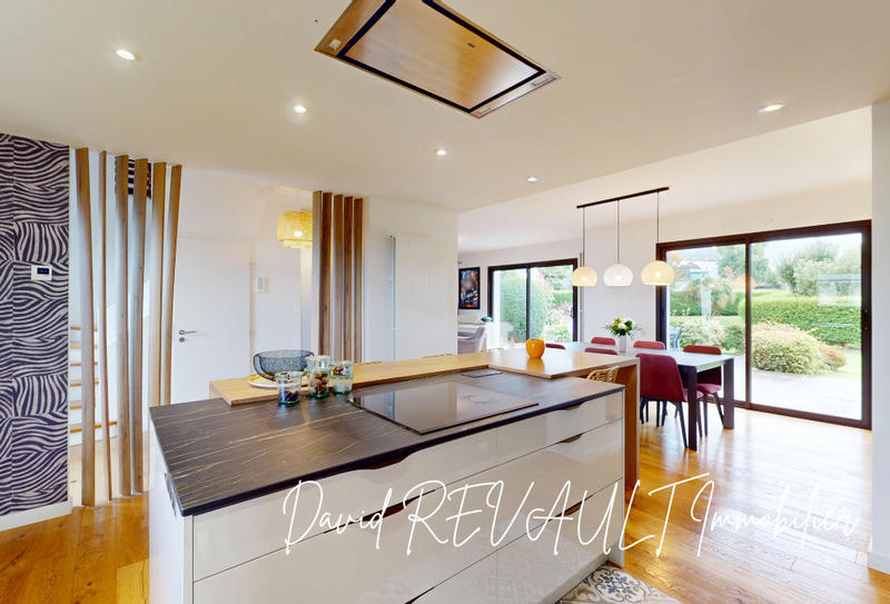 Maison - 180 m² - 7 pièces