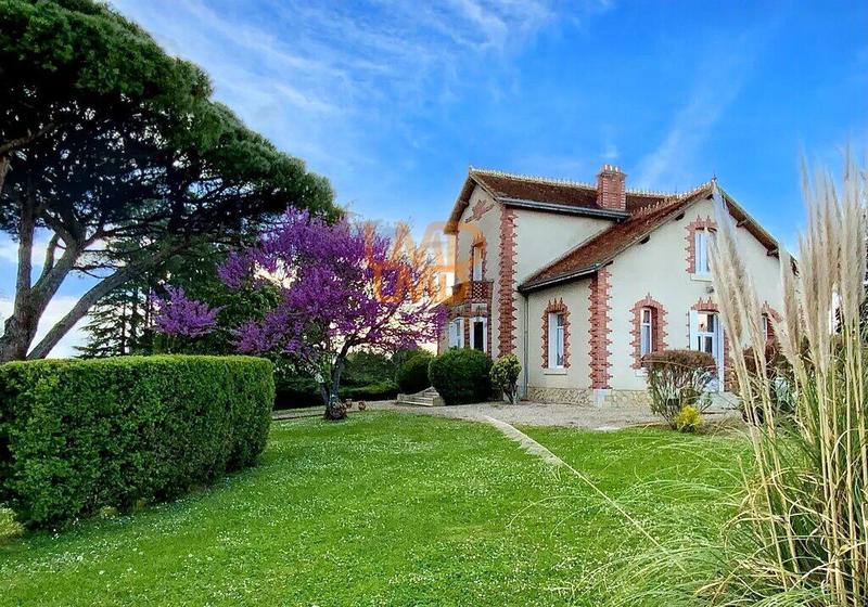 Propriété - 202 m² - 7 pièces