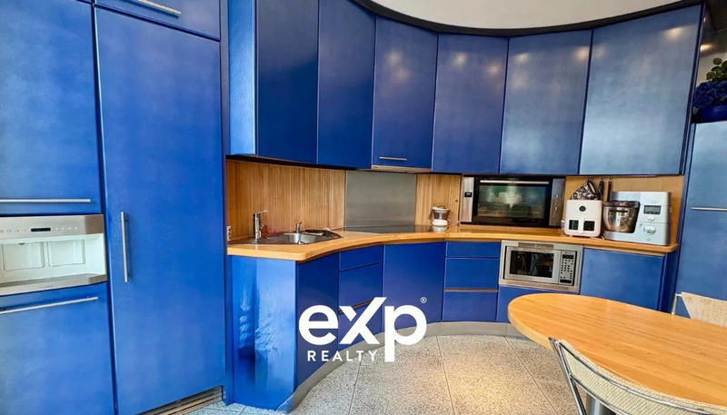 Maison - 230 m² - 7 pièces