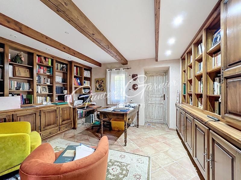 Maison - 480 m² - 16 pièces