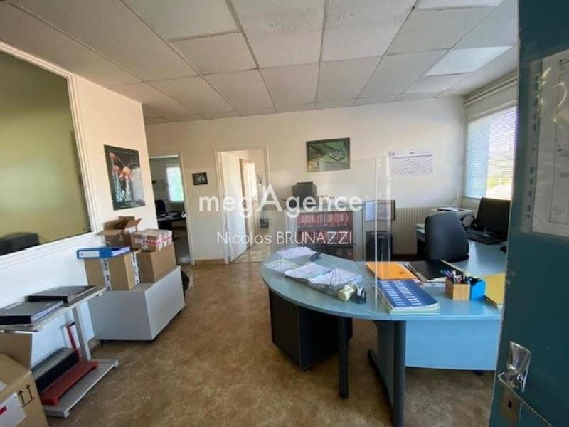 Local commercial - 2 112 m² - 8 pièces