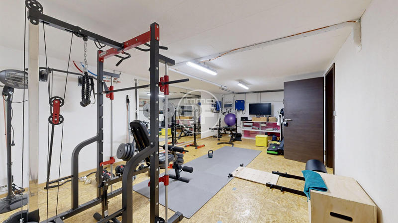 Maison - 222 m² - 7 pièces