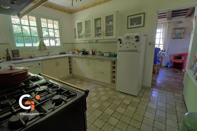 Maison - 235 m² - 8 pièces