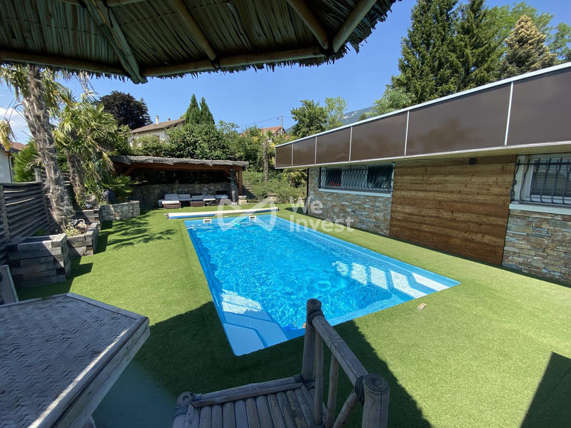 Villa - 235 m² - 10 pièces