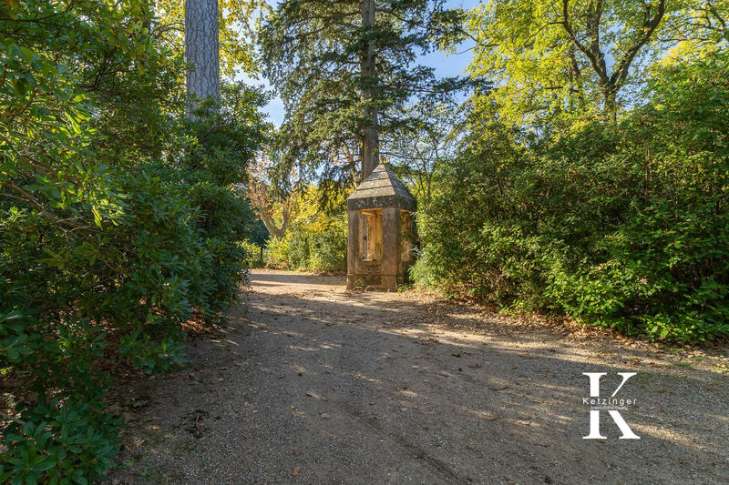 Château - 1 450 m² - 28 pièces