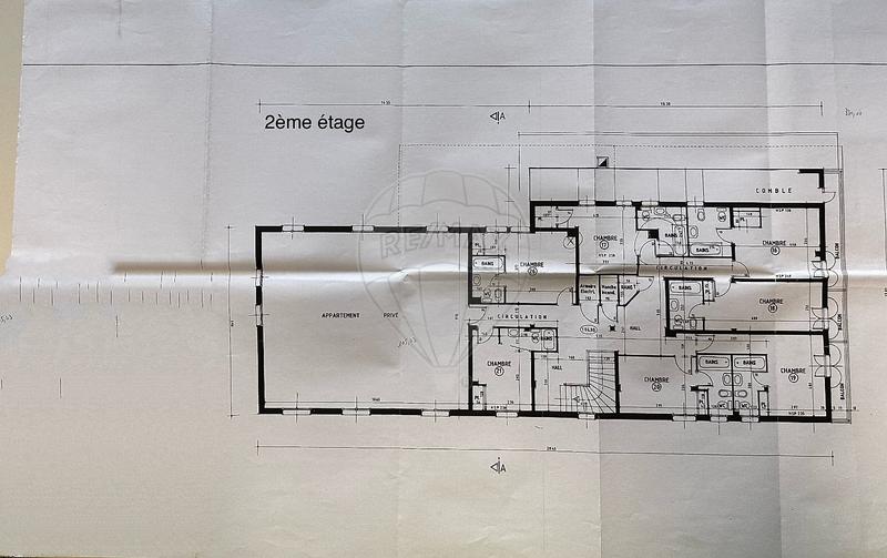 Appartement - 1 800 m² - 25 pièces
