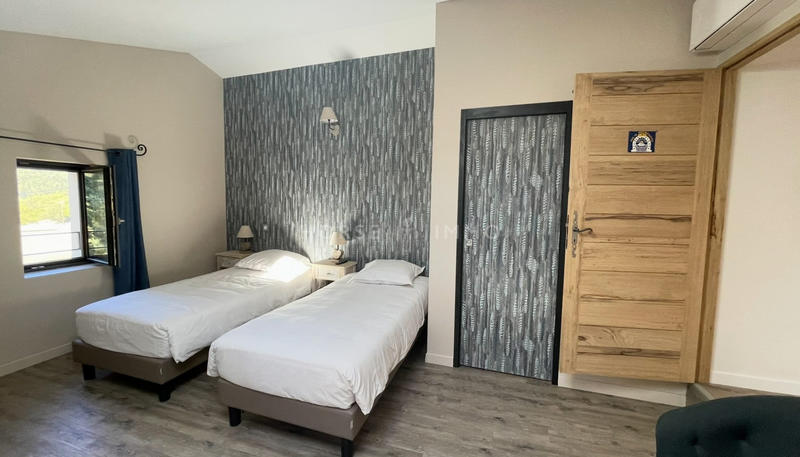 Maison - 600 m² - 10 pièces