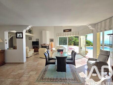 Maison - 352 m² - 7 pièces