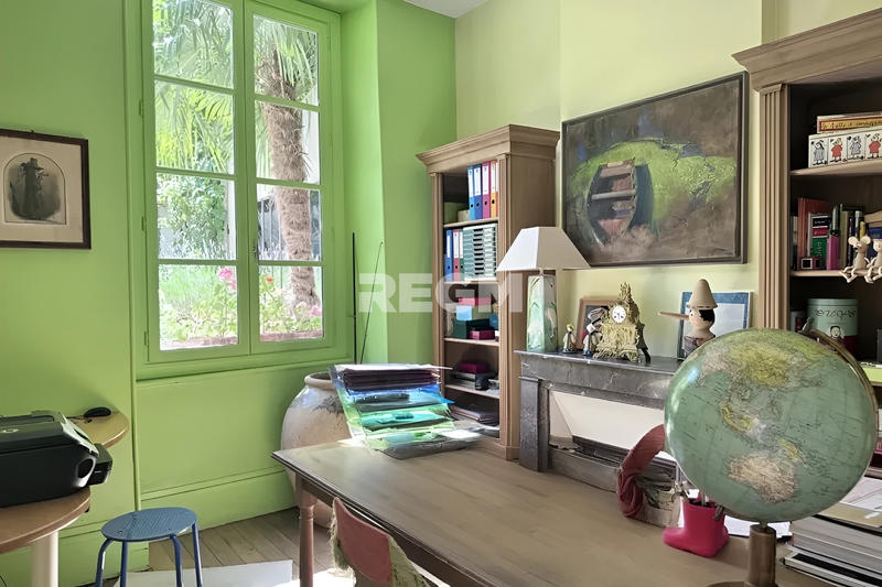 Maison - 290 m² - 11 pièces