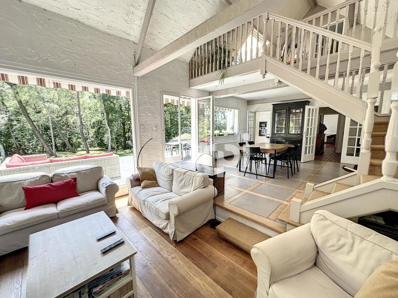 Villa - 270 m² - 8 pièces