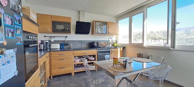 Appartement - 93 m² - 4 pièces