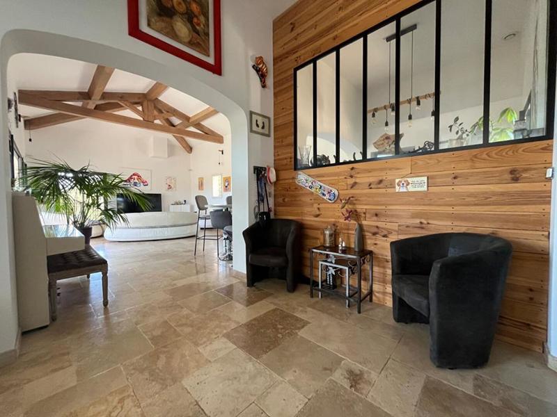 Maison - 223 m² - 8 pièces