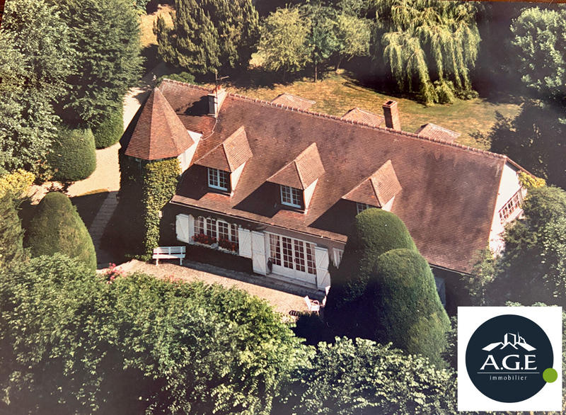 Demeure - 406 m² - 18 pièces