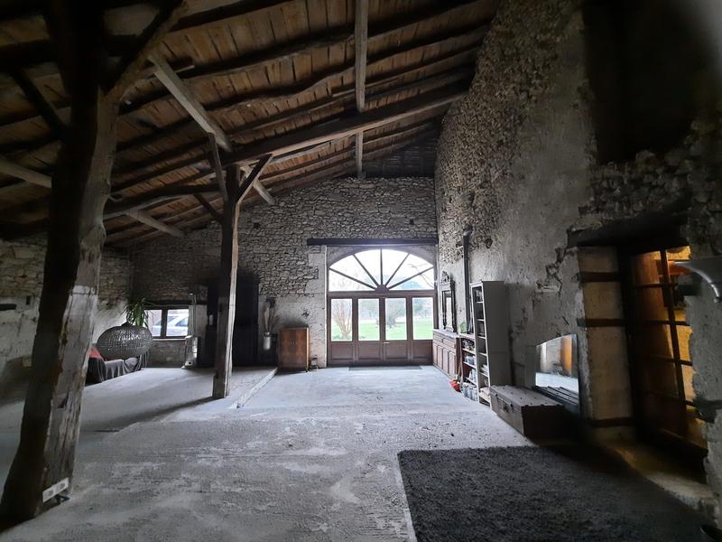 Maison traditionnelle - 302 m² - 7 pièces