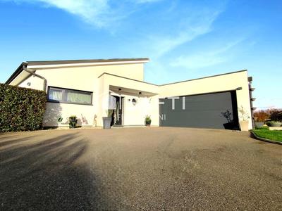 Maison - 160 m² - 6 pièces