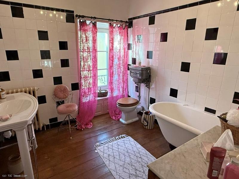 Maison de village - 495 m² - 10 pièces