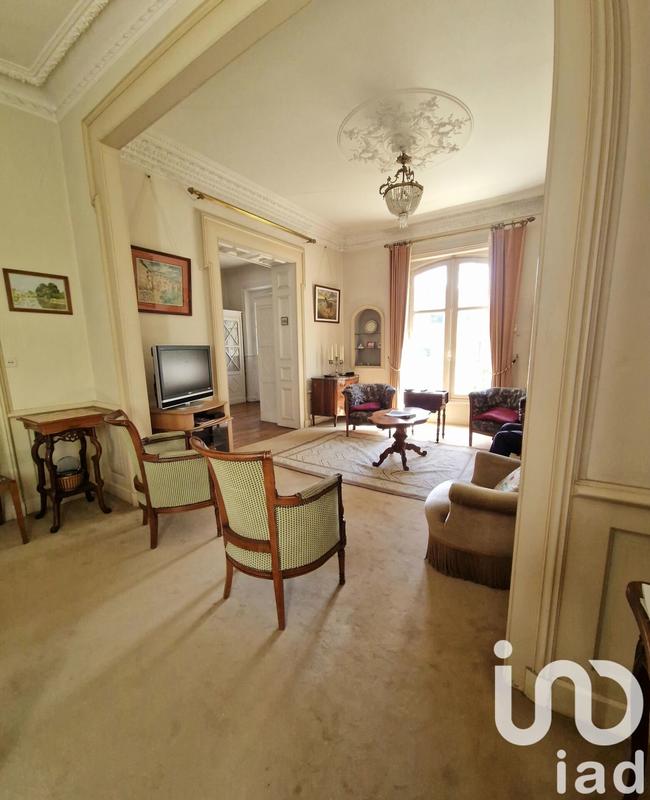 Maison - 270 m² - 16 pièces