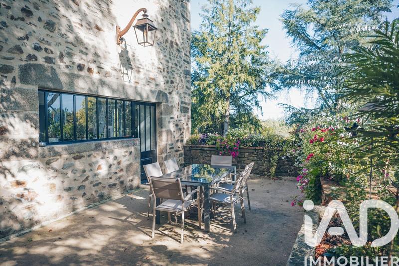 Maison - 328 m² - 12 pièces