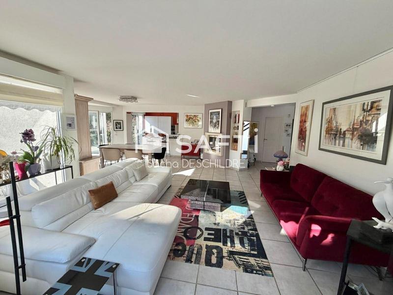 Maison - 210 m² - 6 pièces