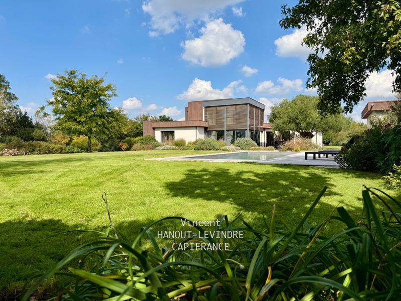 Maison - 245 m² - 9 pièces