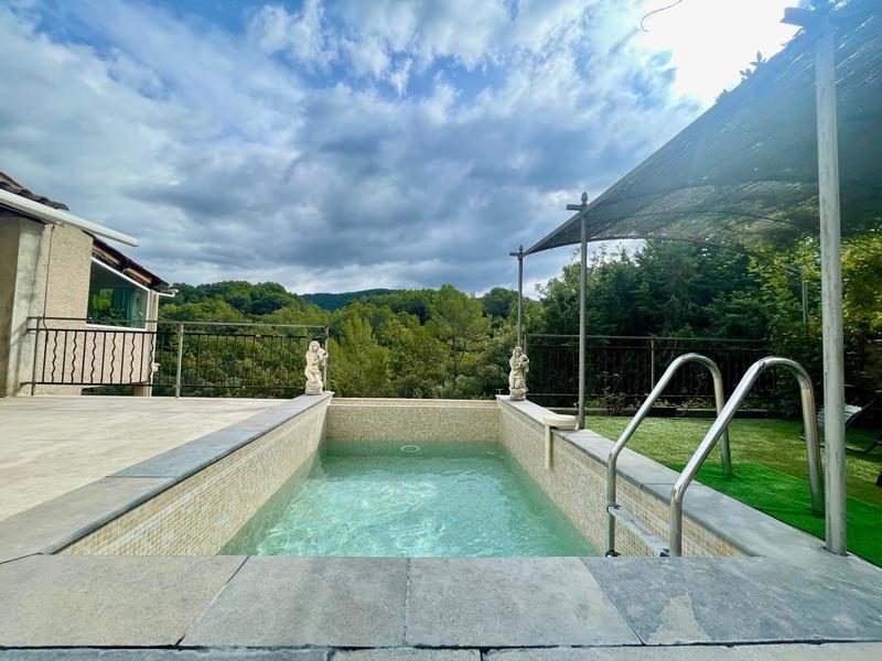 Maison - 197 m² - 7 pièces