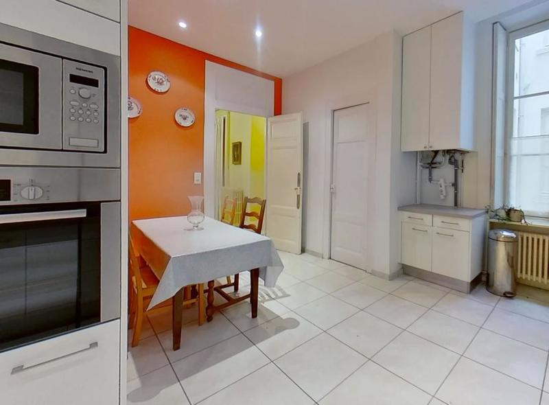 Appartement ancien - 188 m² - 5 pièces