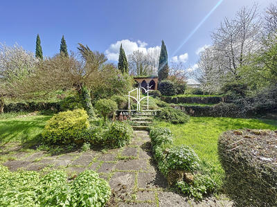 Maison - 245 m² - 8 pièces