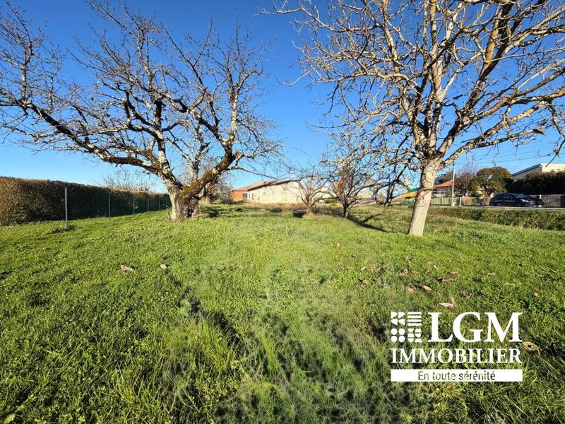 Terrain constructible - 834 m²