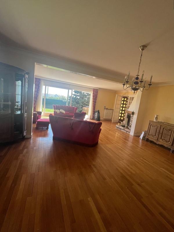 Maison traditionnelle - 231 m² - 9 pièces