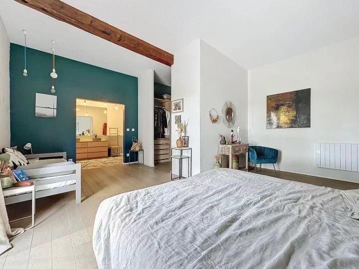 Maison - 292 m² - 8 pièces