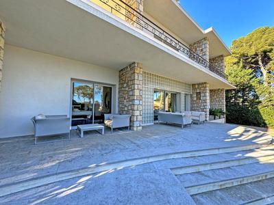 Maison - 220 m² - 6 pièces