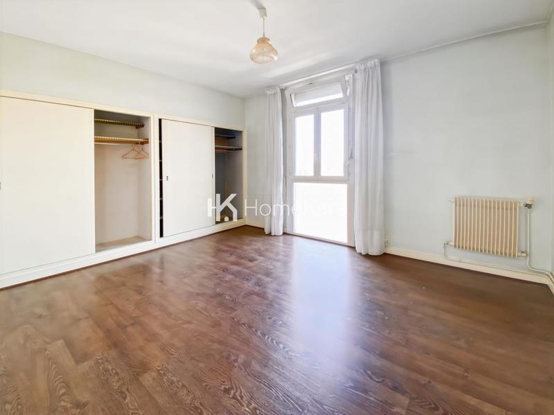 Appartement - 90 m² - 4 pièces