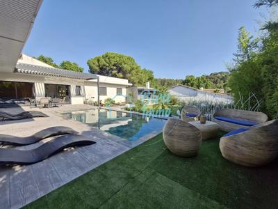 Villa - 180 m² - 5 pièces