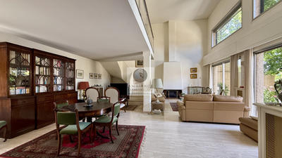 Maison - 220 m² - 8 pièces