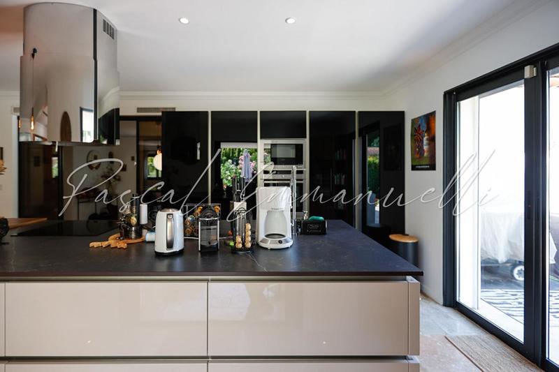 Villa - 265 m² - 6 pièces