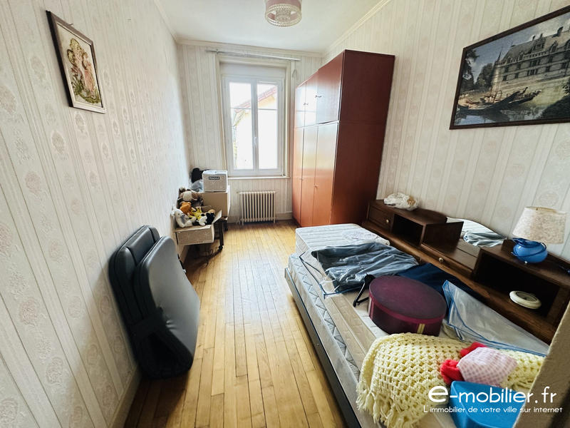 Maison - 180 m² - 9 pièces