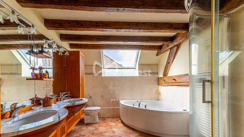 Maison ancienne - 208 m² - 9 pièces