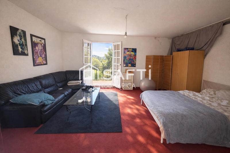 Maison - 247 m² - 6 pièces