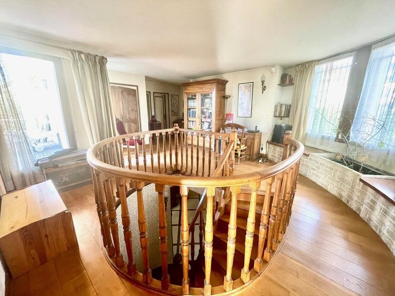 Maison - 248 m² - 8 pièces