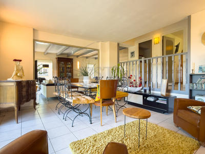 Propriété - 210 m² - 6 pièces