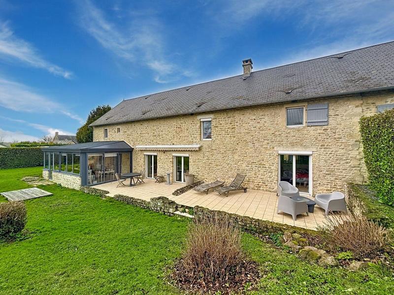 Maison - 220 m² - 8 pièces