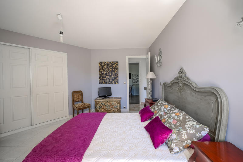 Villa - 214 m² - 6 pièces