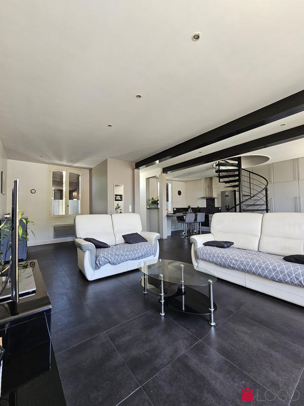 Maison traditionnelle - 169 m² - 6 pièces